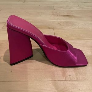 Devastated to sell these but I’m a 5 and they’re slightly big on me.